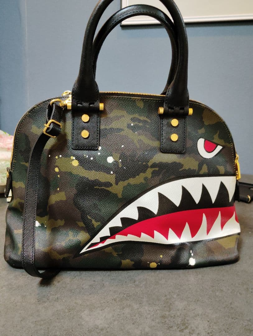 迷彩柄 シャークデザイン バッグ