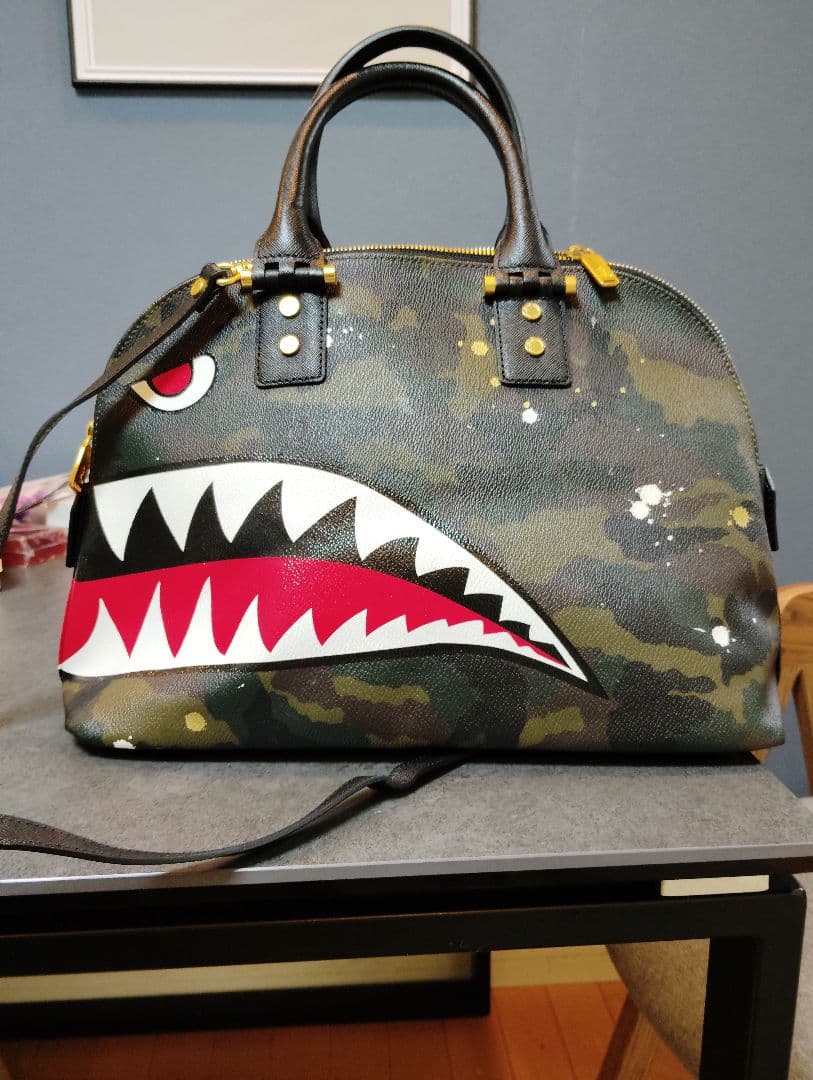 迷彩柄 シャークデザイン バッグ
