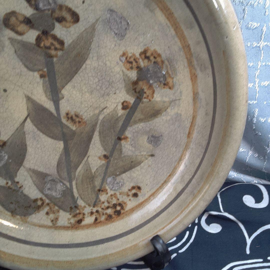 骨董３ 花模様の陶器の皿