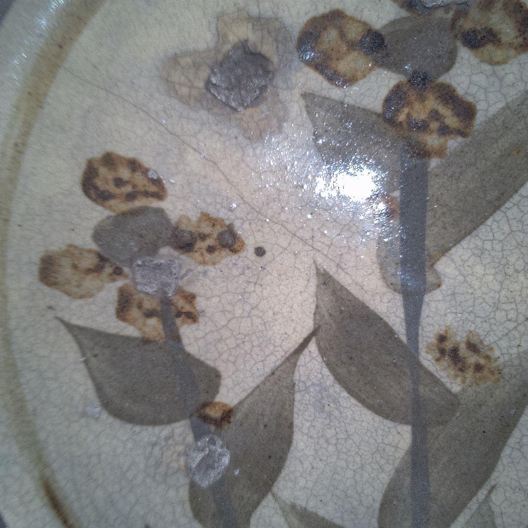骨董３ 花模様の陶器の皿