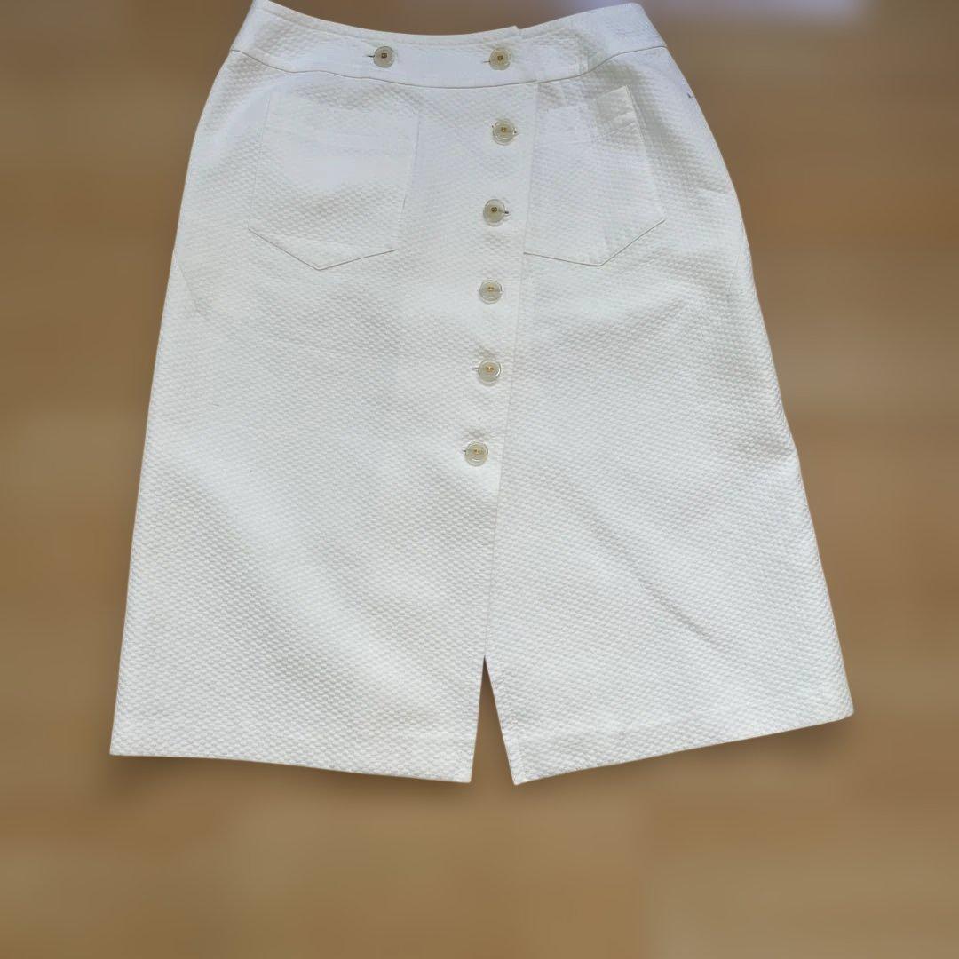 CHANEL ホワイト ボタン付きスカート 38