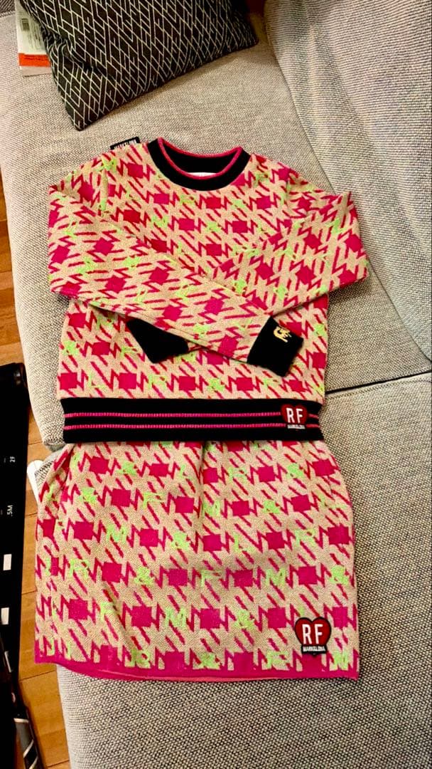 Mark&LONA ゴルフ セーターとスカートセット ピンク