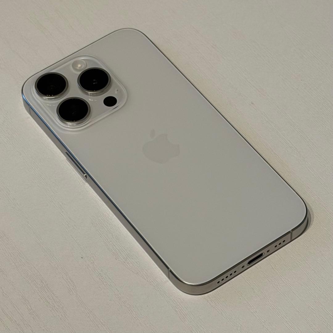 【ちけ】iPhone 15 Pro 256GB SIMフリー 美品