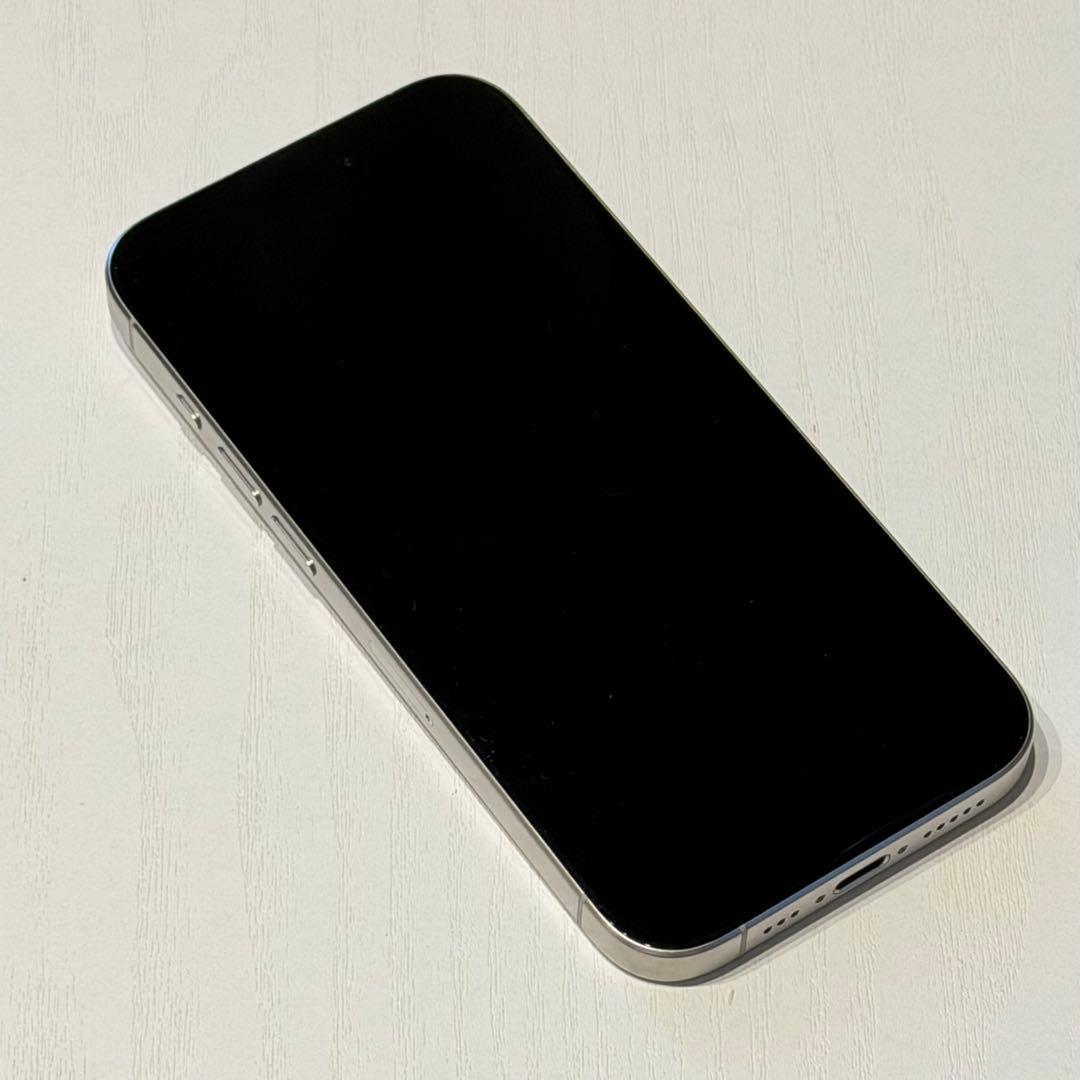 【ちけ】iPhone 15 Pro 256GB SIMフリー 美品