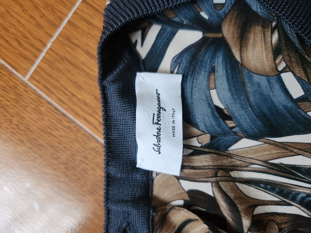 フェラガモ　シルクニット