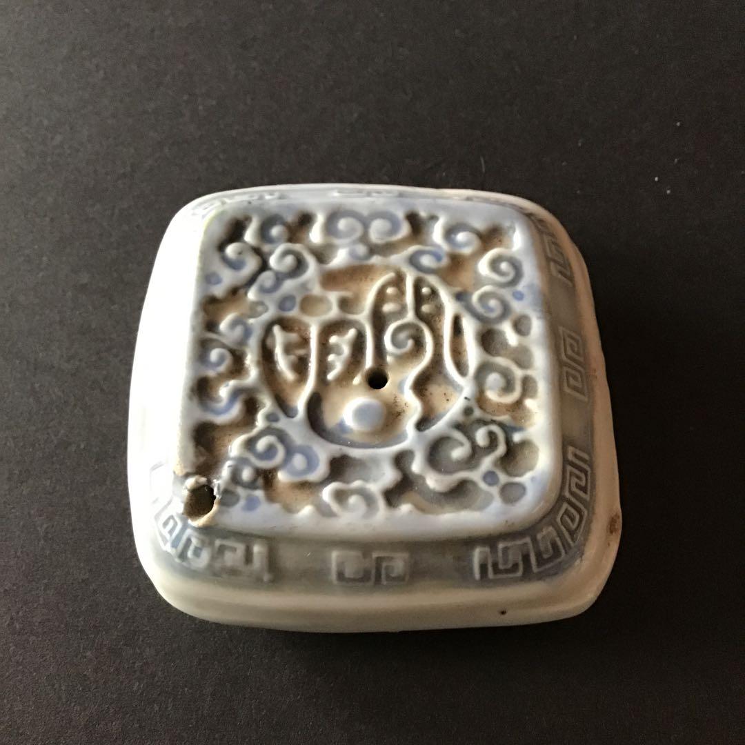 陽刻唐草青磁　水滴　　清朝期