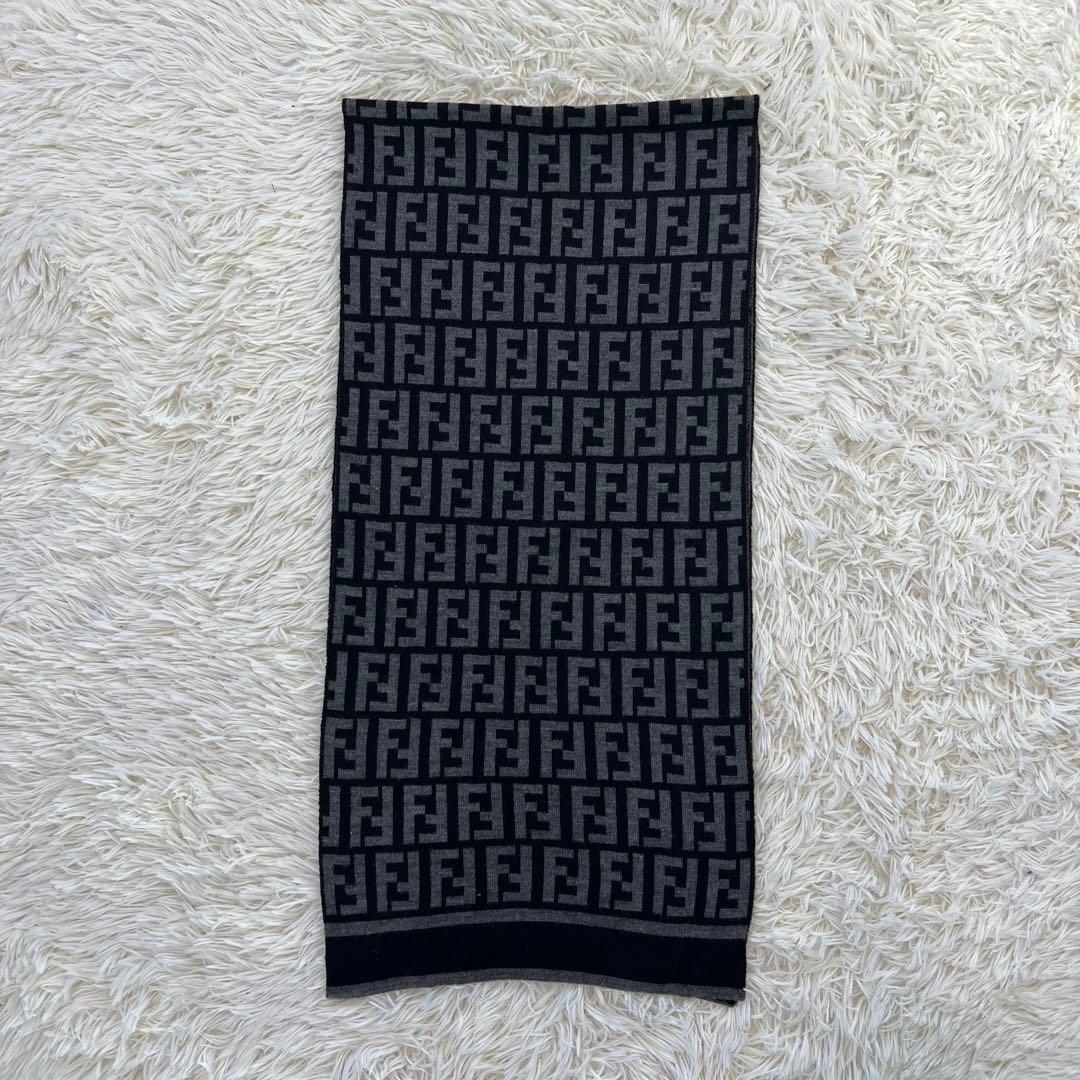【未使用に近い】フェンディ マフラー ズッカ柄 ウール 黒 グレー