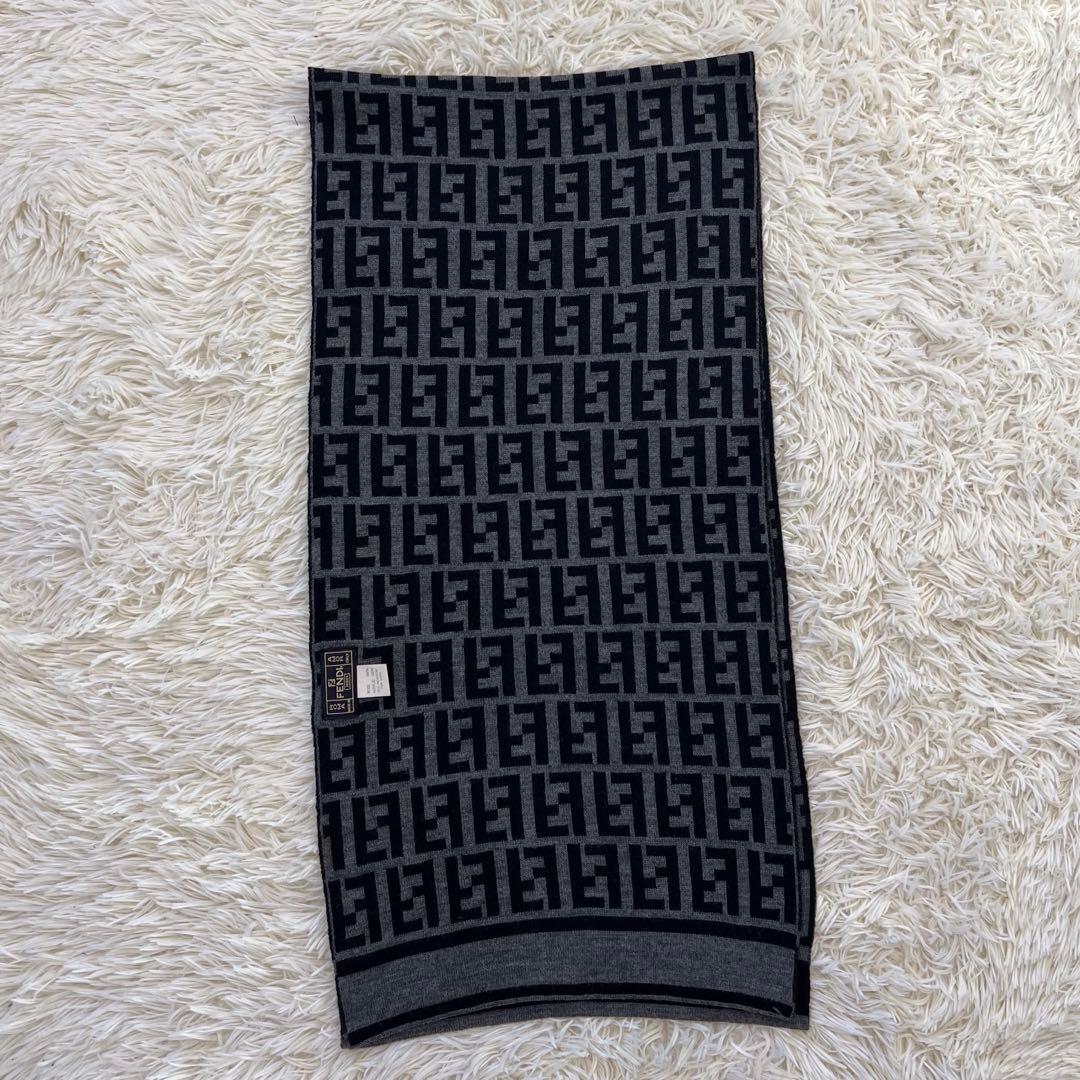 【未使用に近い】フェンディ マフラー ズッカ柄 ウール 黒 グレー