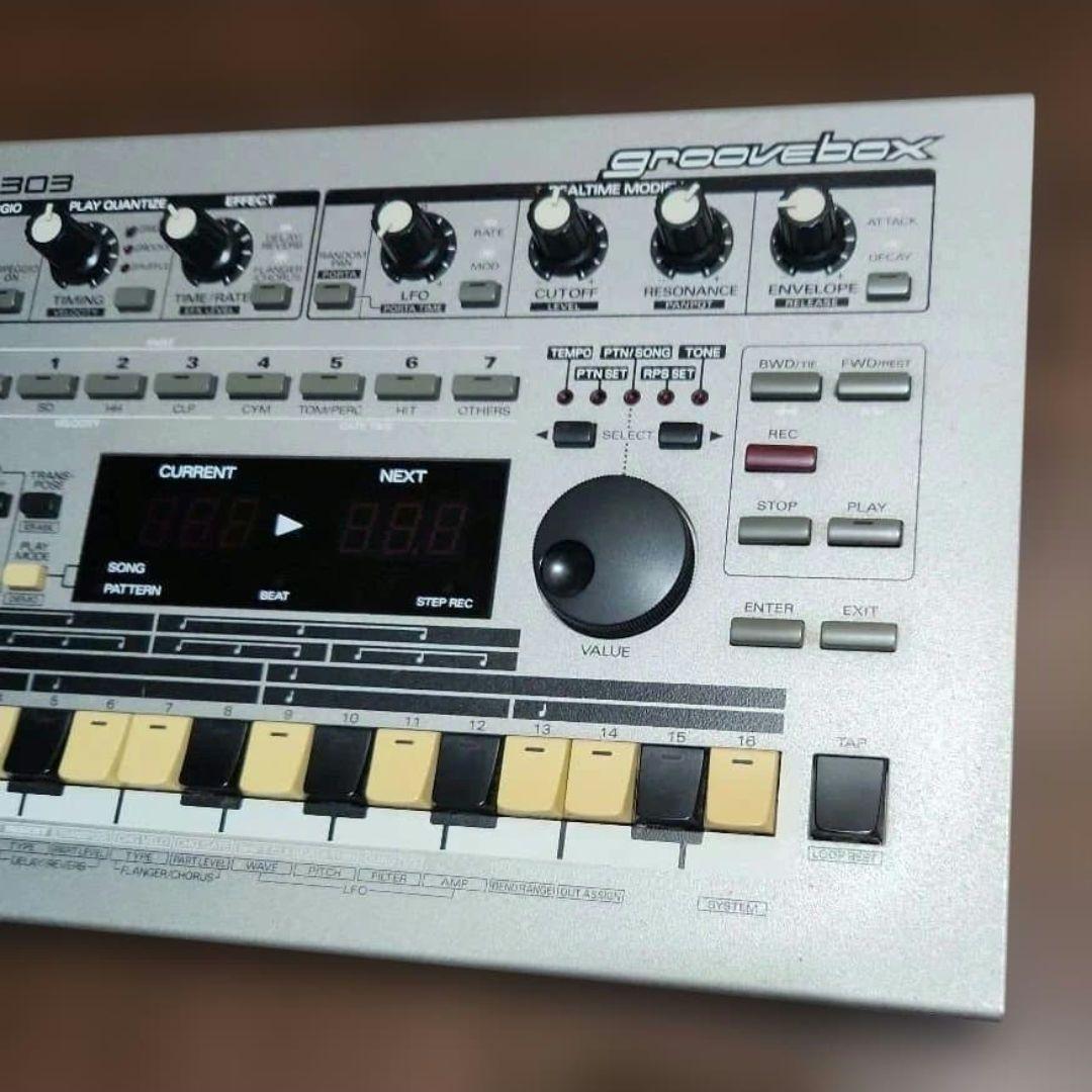 Roland MC-303❇️&❇️ BehringerTD-3 ❇️2点セット