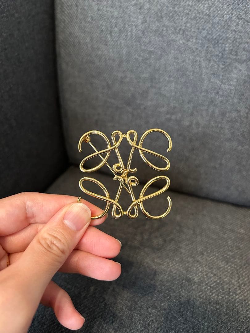 ロエベ　ブローチ　ゴールド　コサージュ