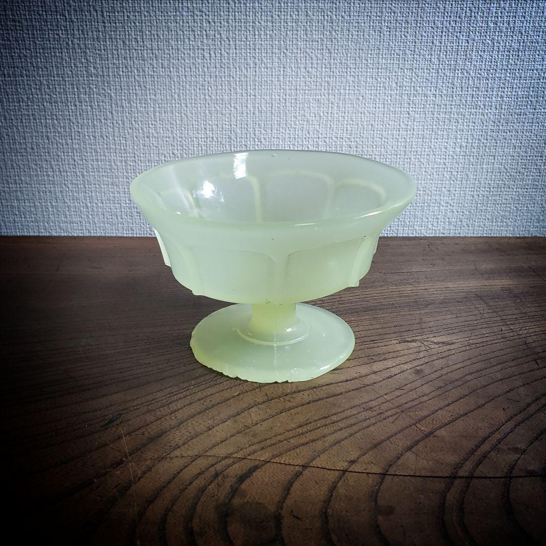 黄練りウランガラス　氷コップ　乳白色　明治　大正ロマン　デザートカップ　訳あり