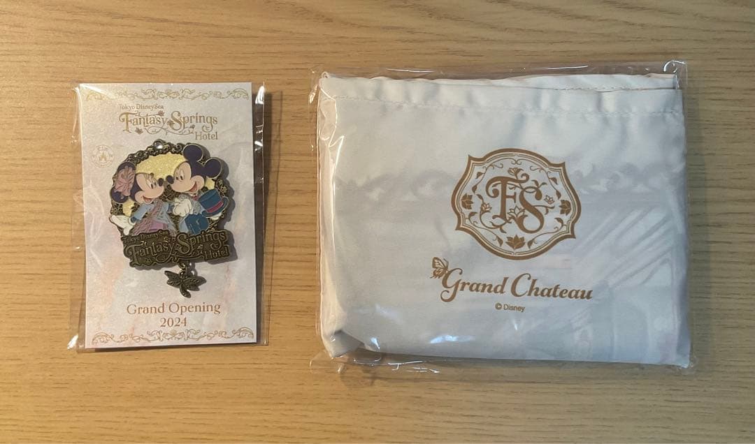 ディズニー　ファンタジースプリングス　グランドシャトー　ピンバッジ　エコバッグ