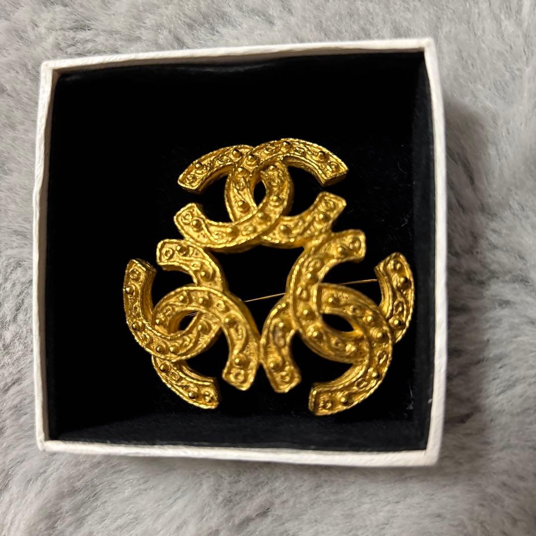 け*い様 CHANEL ゴールド 三連ロゴ ブローチ★ヴィンテージ