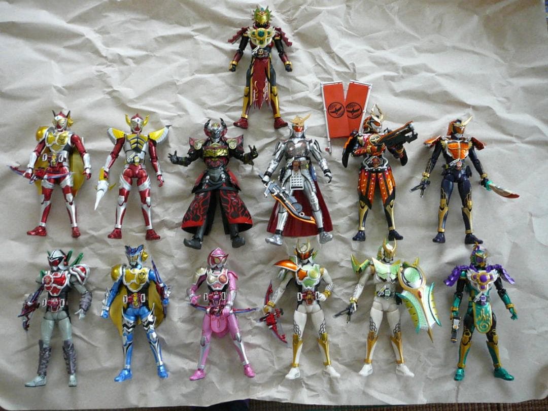 フィギュアーツ　仮面ライダー鎧武　１３個セット