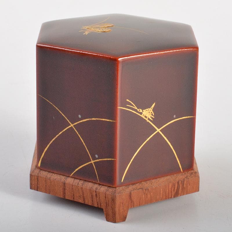 加賀蒔絵師　川上峰春作　螺鈿装飾　鈴虫蒔絵　六角香合　共布共箱　M　R7352