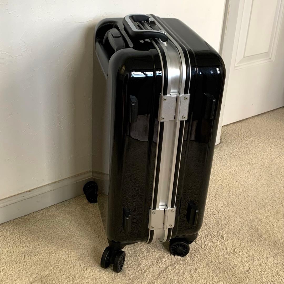 美品　メルセデスベンツ　キャリーケース　4輪　機内持ち込み　TASロック 35ℓ