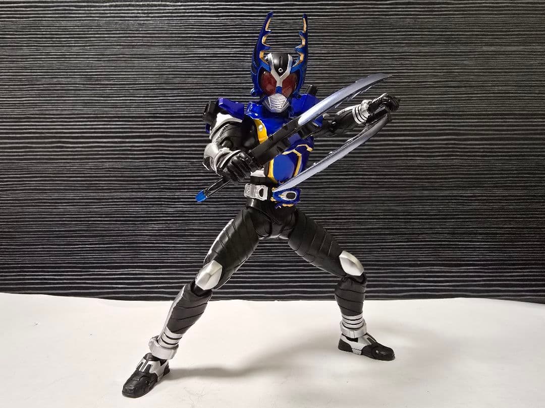 S.H.Figuarts(真骨彫製法) 仮面ライダーガタック ライダーフォーム