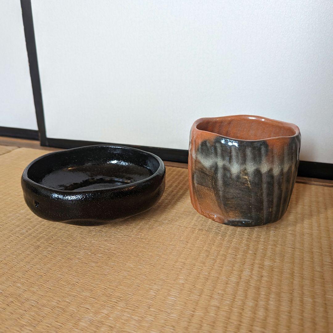 抹茶茶碗　黒楽の馬盥と赤楽の筒茶碗　箱なし