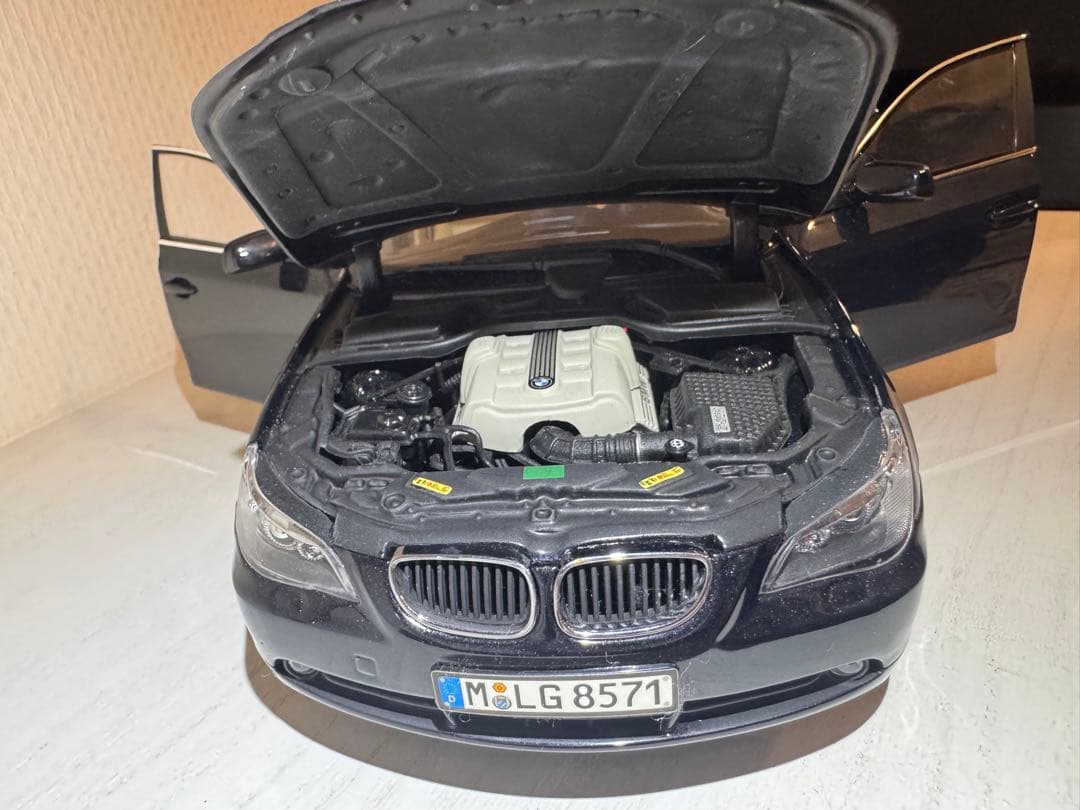 BMW 5シリーズ ツーリング ミニカー ブラック