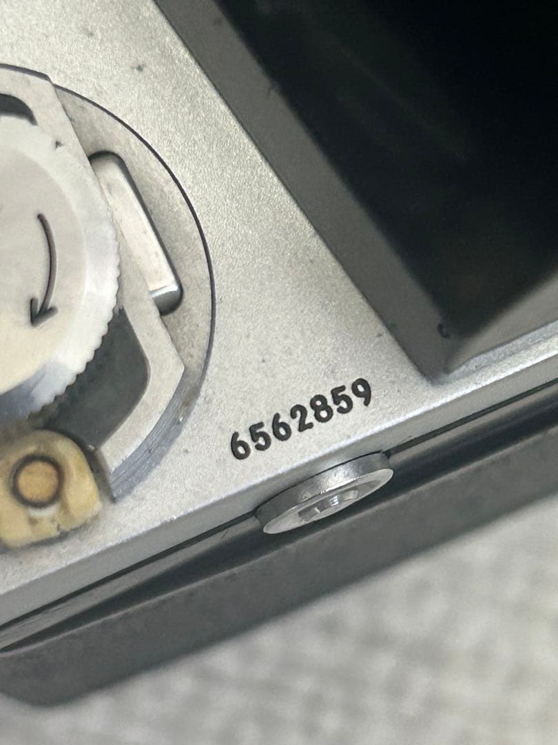 Nikon F 一眼レフ　フィルムカメラ　レンズ付き