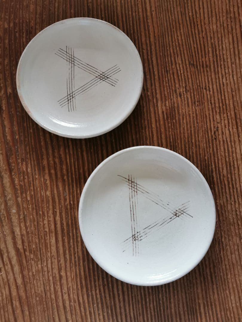 花岡隆 白粉引き 線掻き 赤茶紫 菓子皿 2枚セット 花窯 バーガンディ 新品