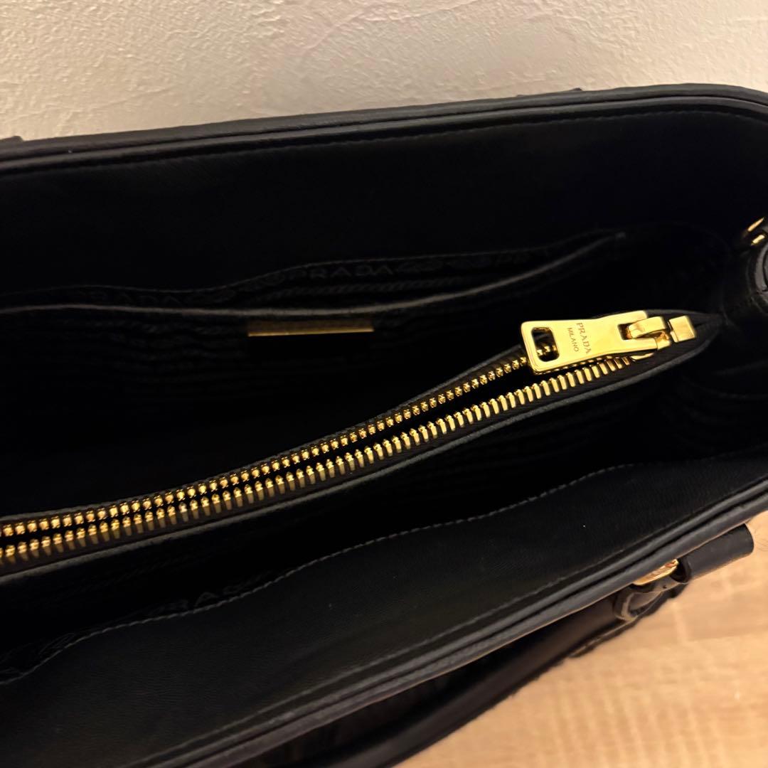 【最終値下げ】PRADA ハンドバッグ　ショルダーバッグ　プラダ　黒　ブラック