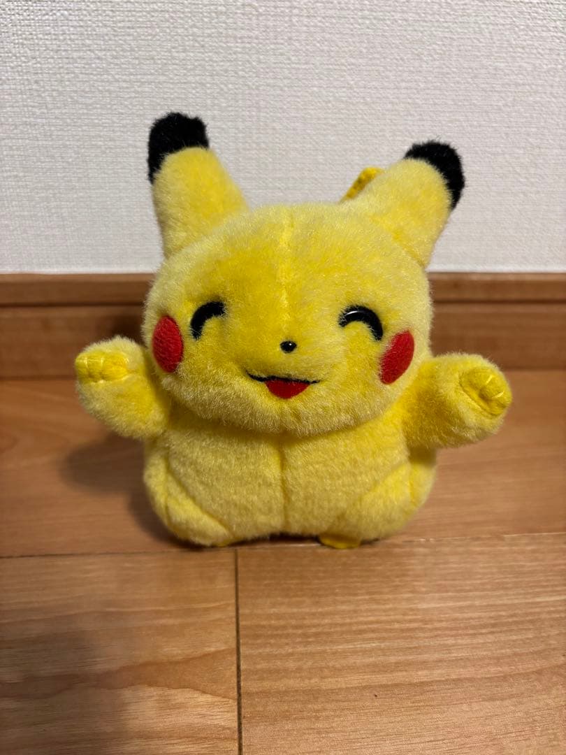ポケモン ぬいぐるみ TOMY ピカチュウ