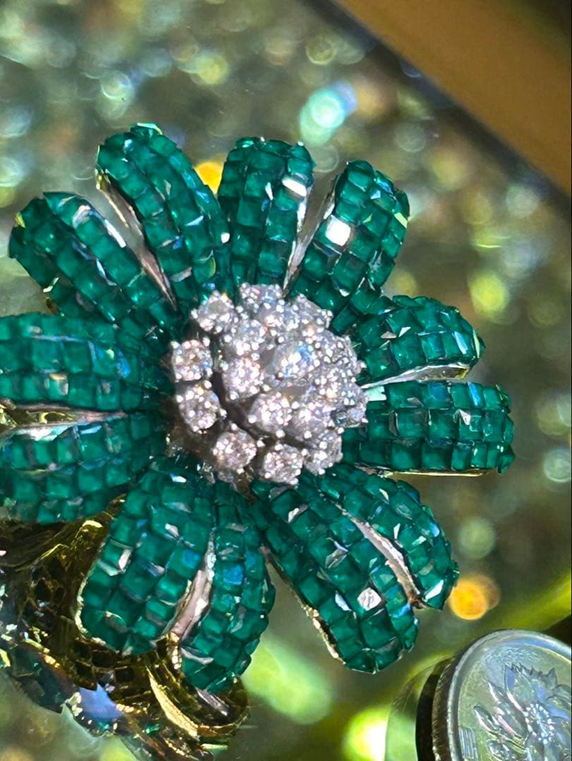 ミステリーグリーンガーネットブローチ