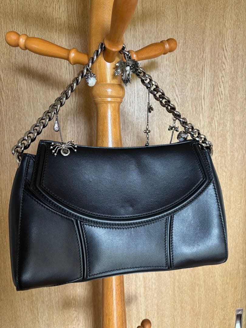 新品、未使用アレキサンダーマックイーンハンドバッグ