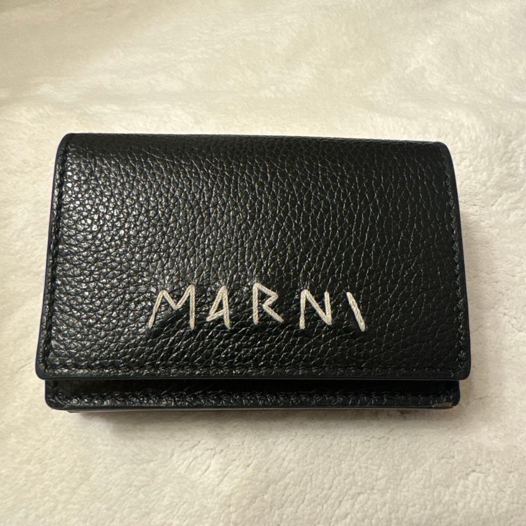 期間限定SALE❣️MARNI 三つ折り財布 黒 レザー ロゴ刺繍