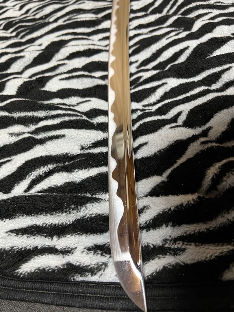 黒と赤の模造刀2本　模擬刀　武具　コスプレ　刃　刃文　コメント希望　沖縄離島不可