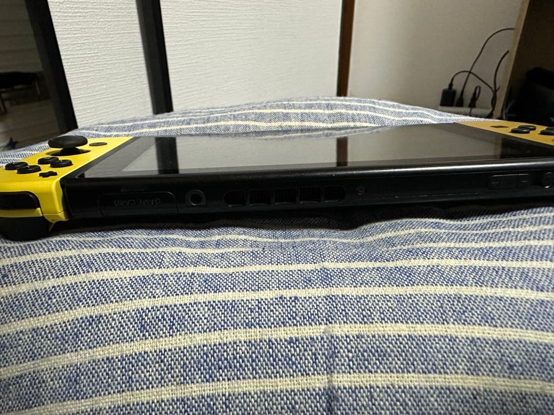 Nintendo Switch 本体【Joyconのみピカブィ】