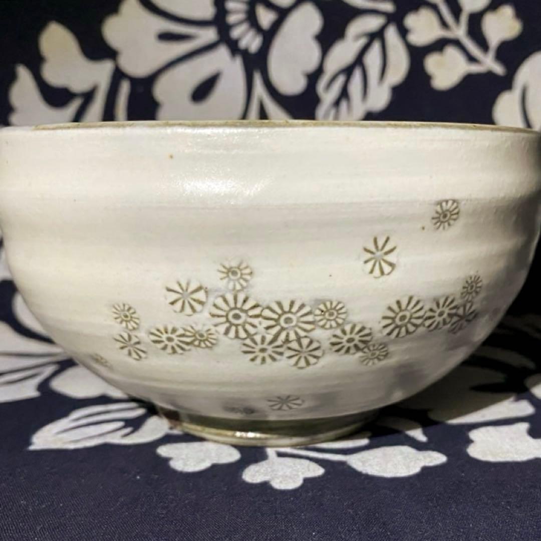 韓国人間国宝　松南申相浩　刷毛目花紋茶碗　釜谷陶房　花三島　共箱・陶歴・覚書有り