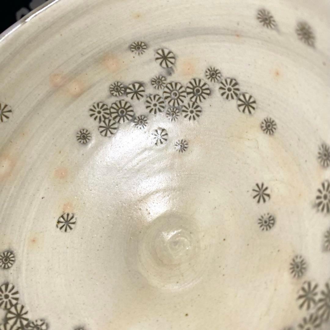 韓国人間国宝　松南申相浩　刷毛目花紋茶碗　釜谷陶房　花三島　共箱・陶歴・覚書有り