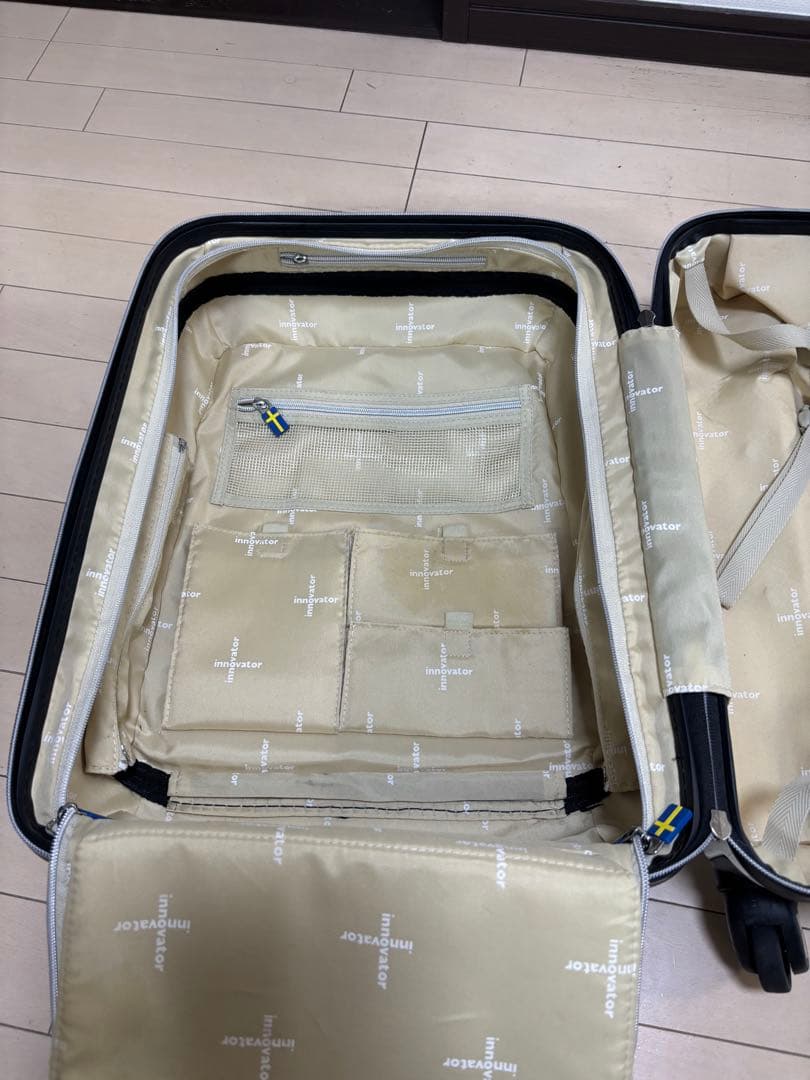 ホワイトキャリーケース 4輪