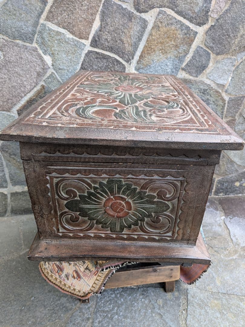 アンティーク 木彫り木製ボックス