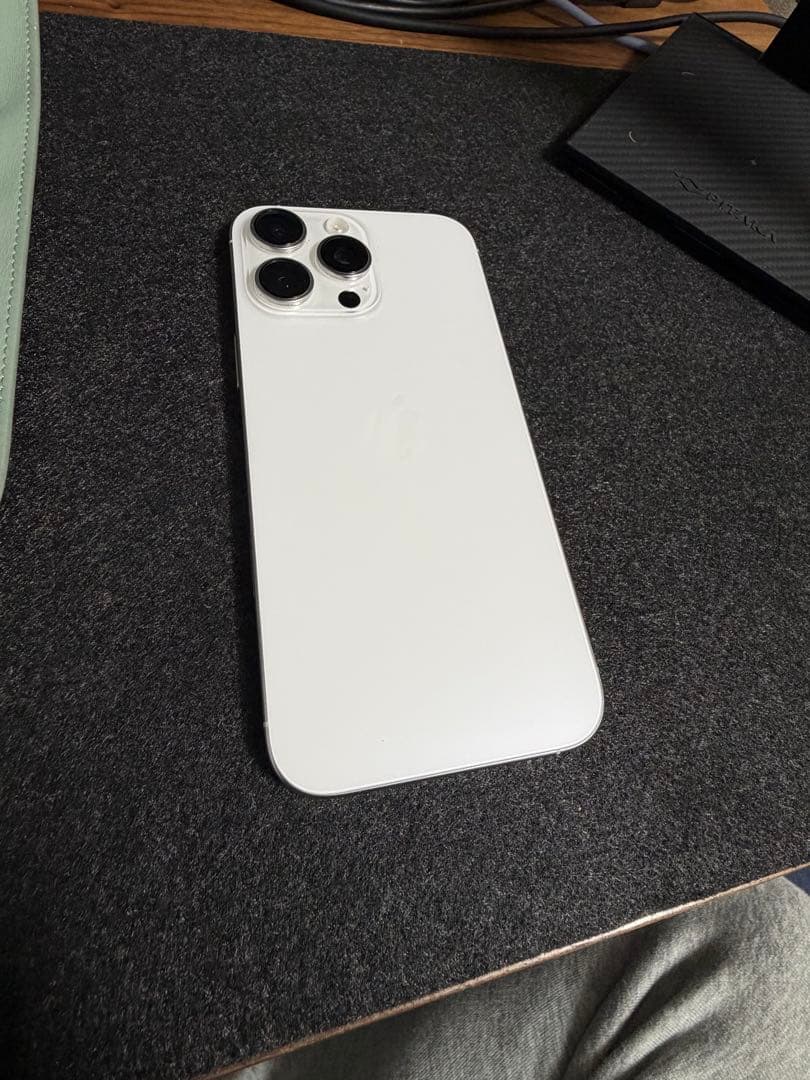 Apple iPhone 16 Pro Max ホワイトチタニウム 本体