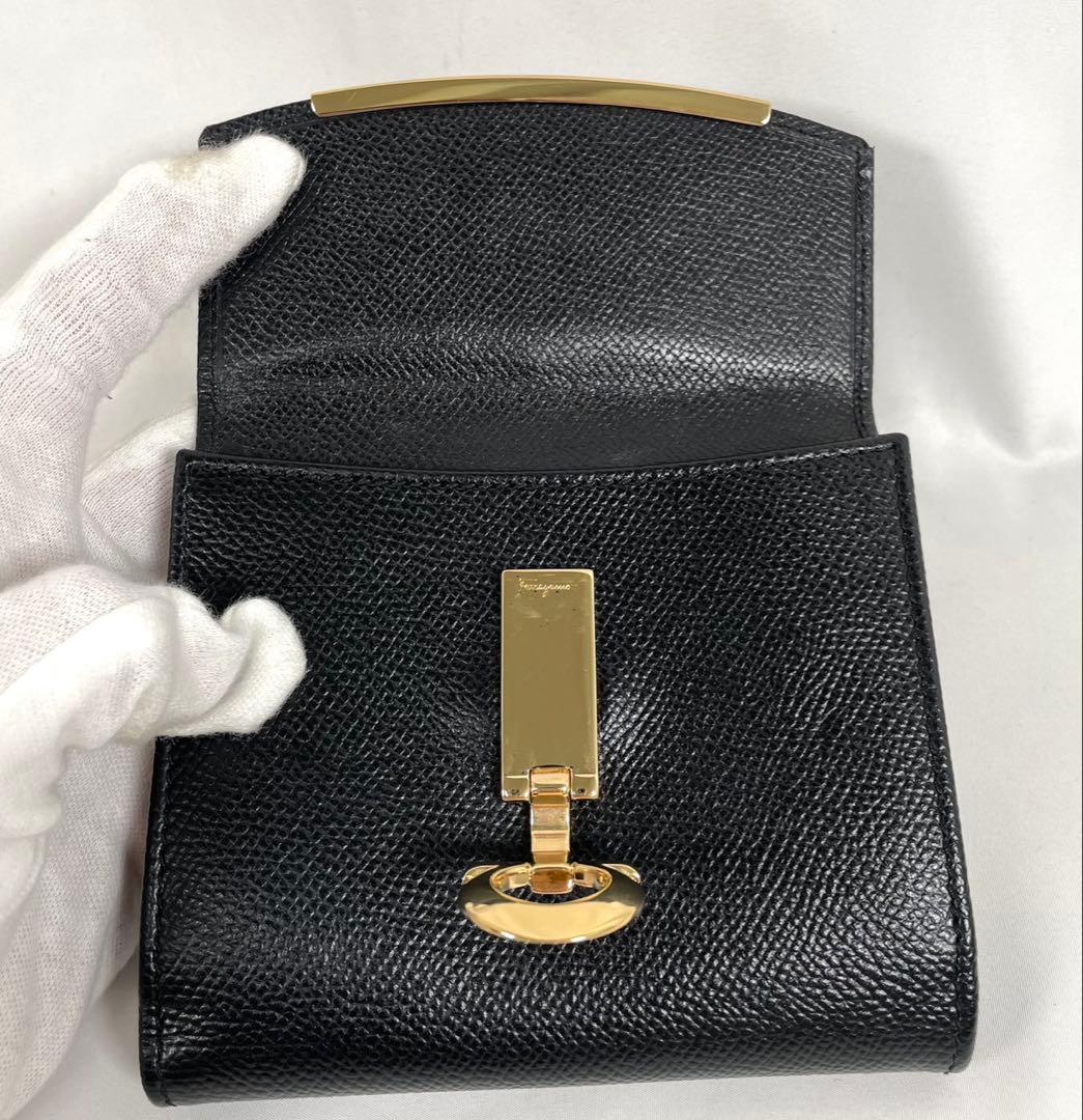 未使用に近い FERRAGAMO フェラガモ 二つ折り財布 ガンチーニ レザー