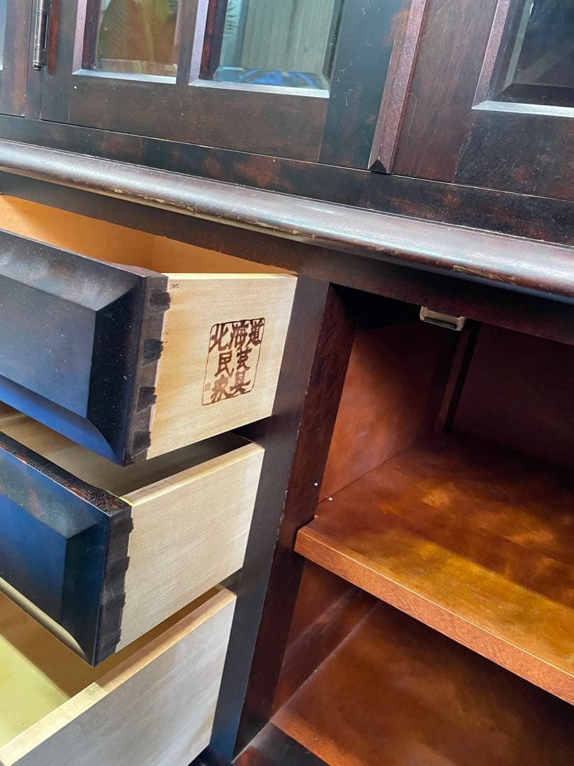 北海道民芸家具　ガラス扉キャビネット　食器棚