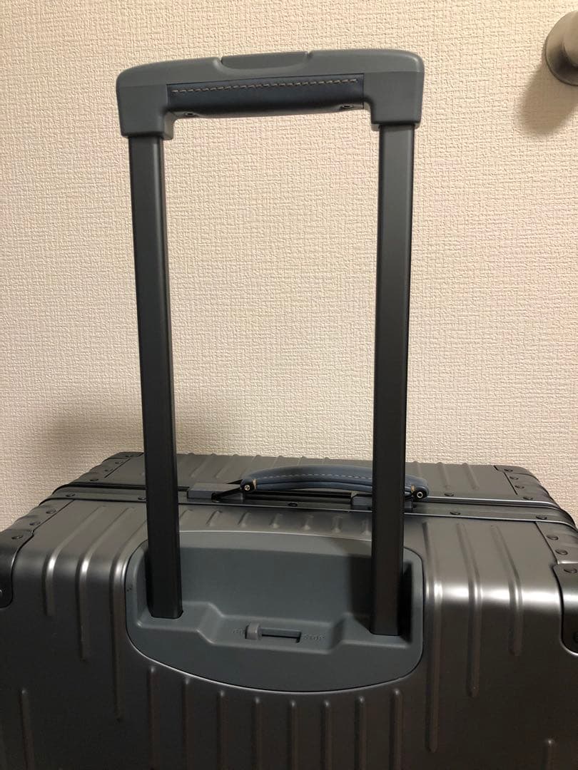 イノベーターアルミスーツケース