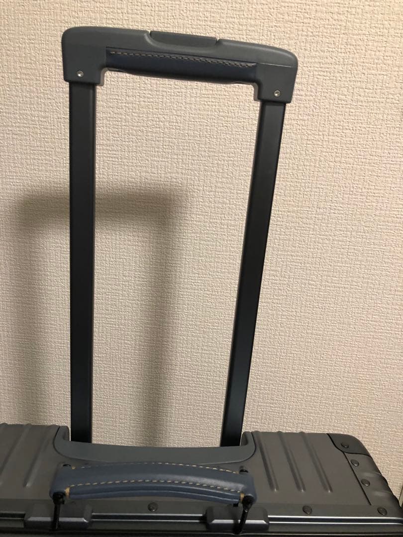 イノベーターアルミスーツケース