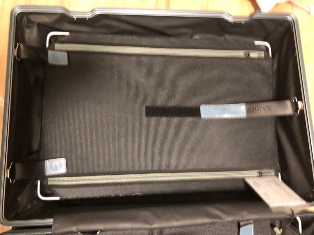 イノベーターアルミスーツケース