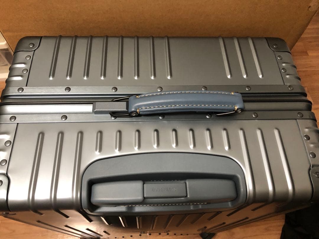 イノベーターアルミスーツケース