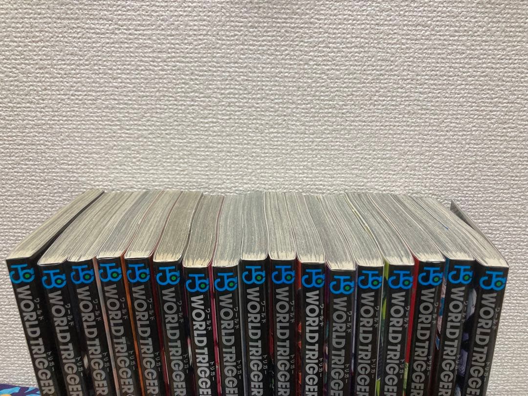 ワールドトリガー　全巻セット 1-28巻+オフィシャルブック　（21巻のみ不足）