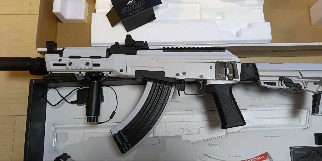 東京マルイ 次世代電動ガン AKホワイトストーム　マイクロプロサイト、ライト他