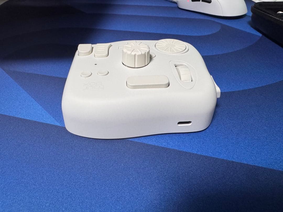 Tour Box Elite White 持ち運びケース付き