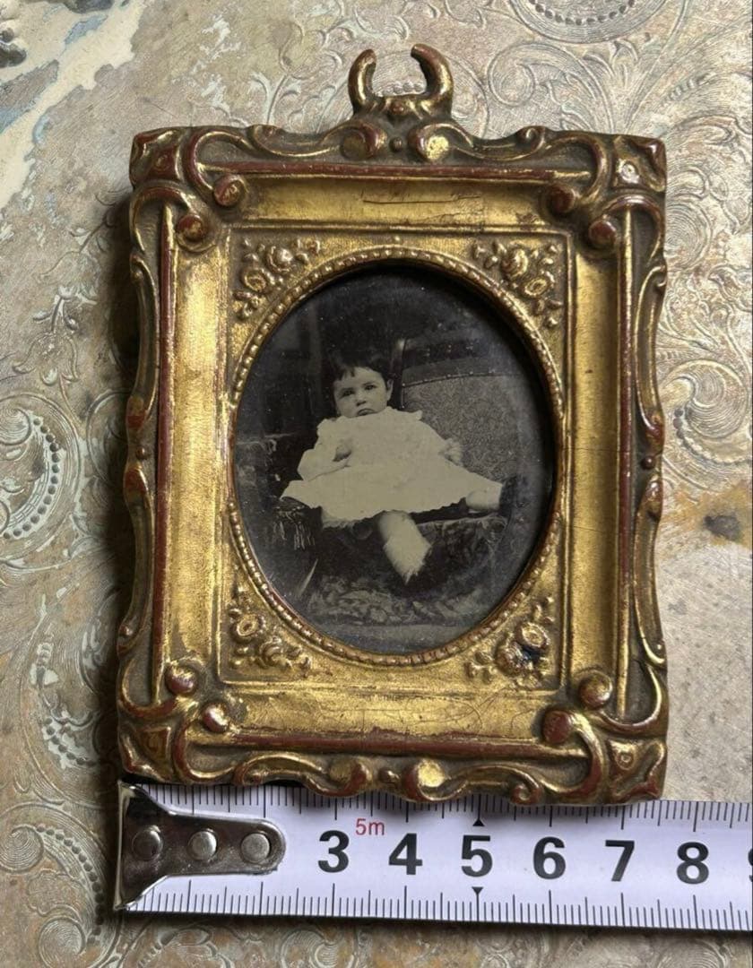 フランスアンティーク写真立て　インテリアフォトスタンド　赤ちゃんの写真入り