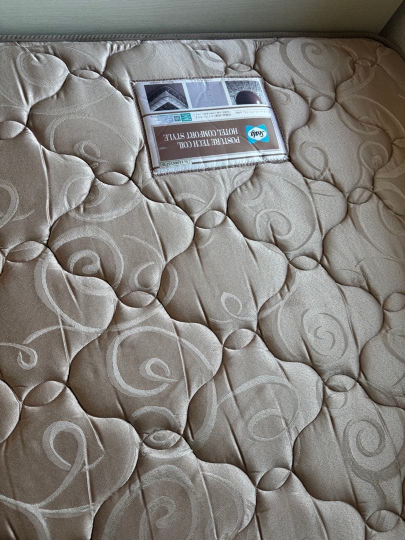 【1/8まで出品】シングルベッドフレーム +マットレス