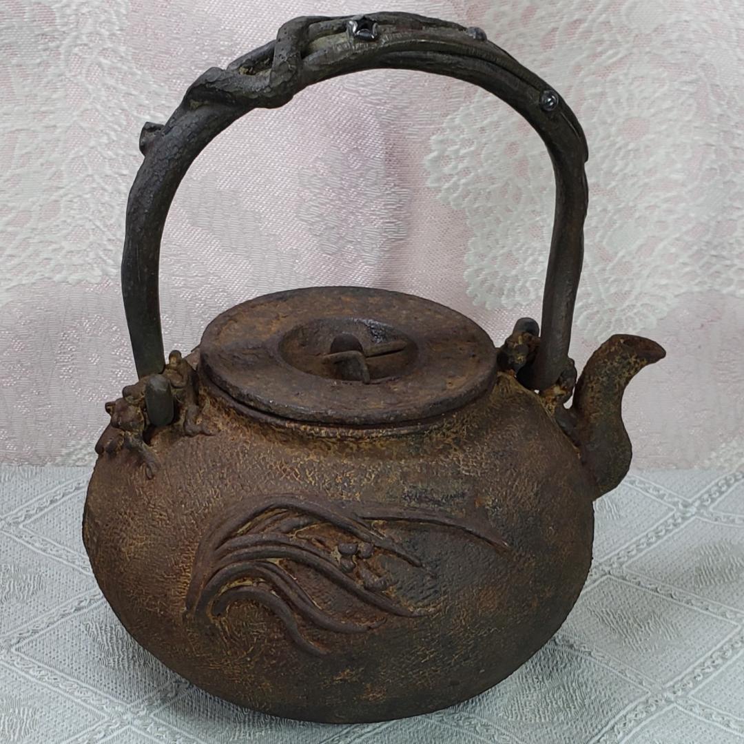 ◆『亀文堂 日本梅泉 饕餮紋蓋 銀象嵌提手 爛地紋 鉄瓶』 ◆検）安之介 龍文堂