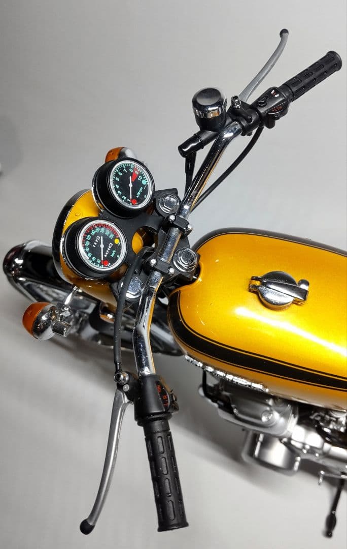 ミニチャンプス 1/6 HONDA CB750 ゴールド　ミニカー　バイク模型